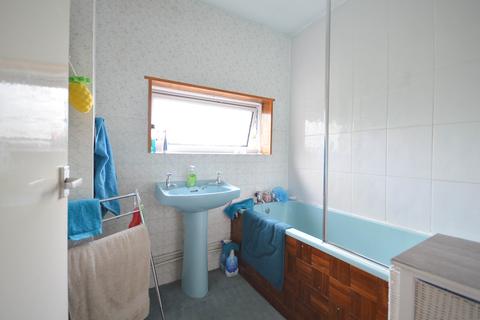 18 Walnut Close, Nuneaton, CV10 0JB