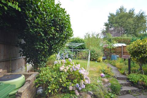 18 Walnut Close, Nuneaton, CV10 0JB