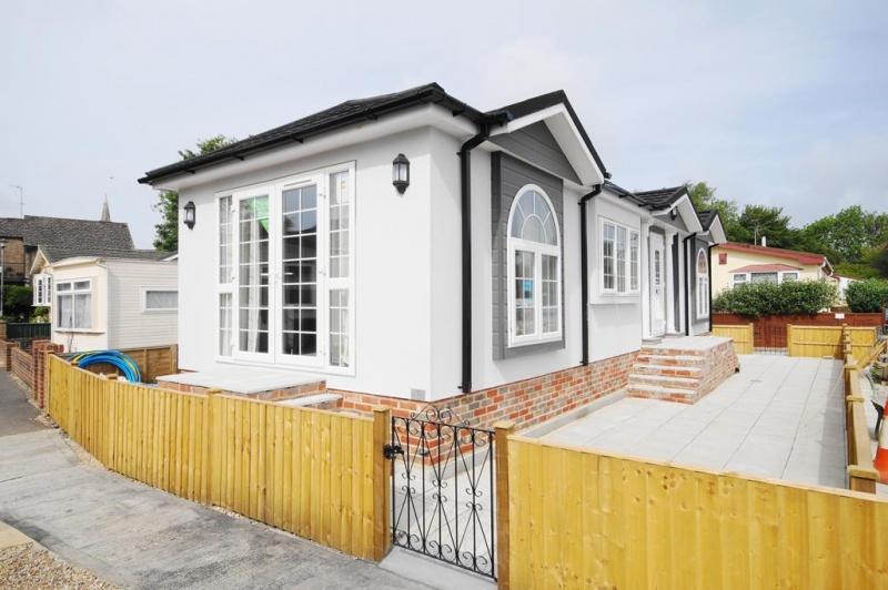 London Road Dorchester DT1 1NF 2 bed park home for sale £185,000