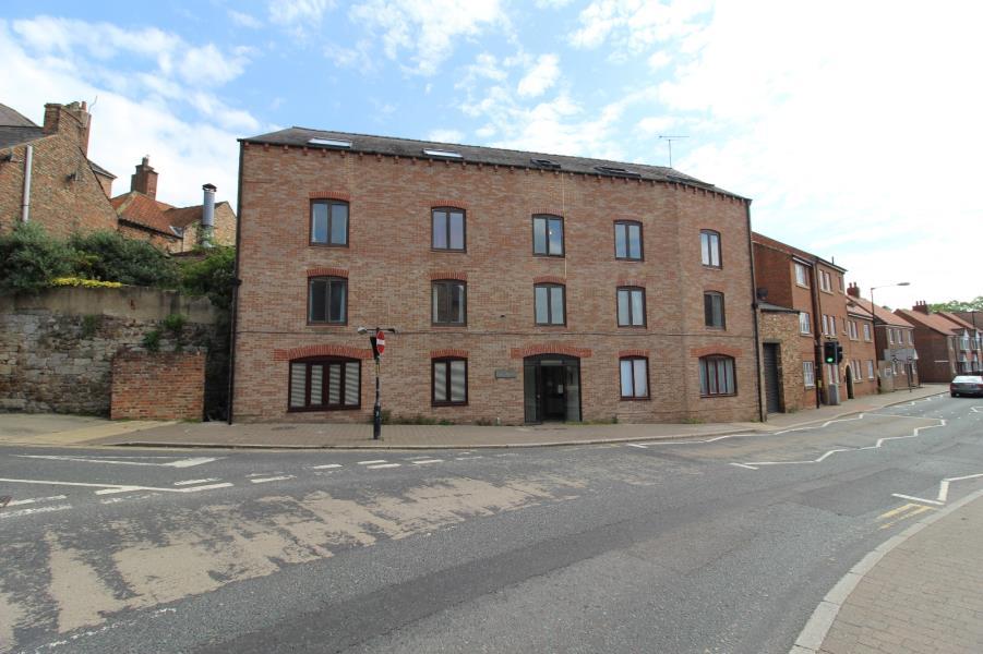 MILL HOUSE, DUCK HILL, RIPON, NORTH YORKSHIRE, HG4 1BL 1 bed flat £