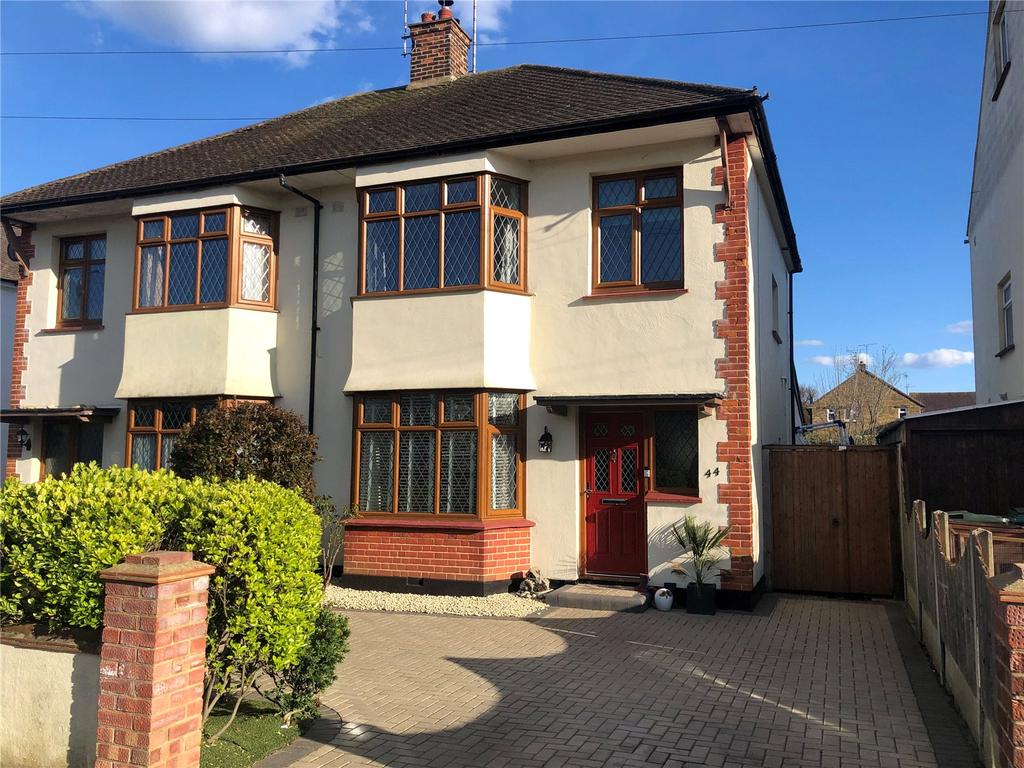 Danescroft Drive, LeighonSea, SS9 3 bed semidetached house £400,000