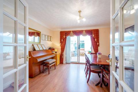 24 Bexmore Drive, Streethay, Lichfield, WS13 8LB