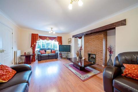 24 Bexmore Drive, Streethay, Lichfield, WS13 8LB