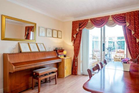 24 Bexmore Drive, Streethay, Lichfield, WS13 8LB