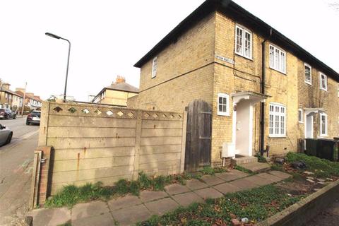 6 Epsom Road, London, E10 6ES