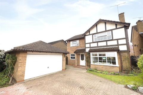 10 Thorpe Close, Wokingham, RG41 2PW