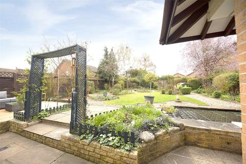 10 Thorpe Close, Wokingham, RG41 2PW