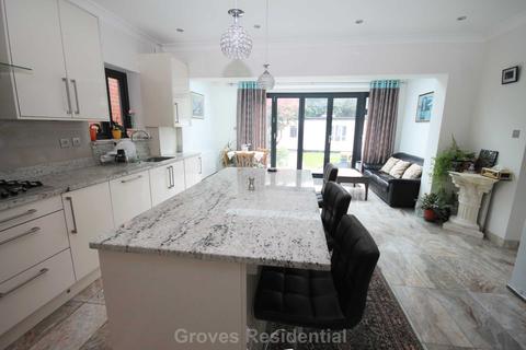 4 Traps Lane, New Malden, KT3 4RR