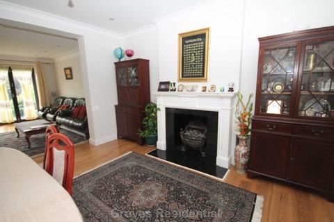 4 Traps Lane, New Malden, KT3 4RR