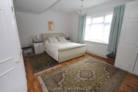 4 Traps Lane, New Malden, KT3 4RR