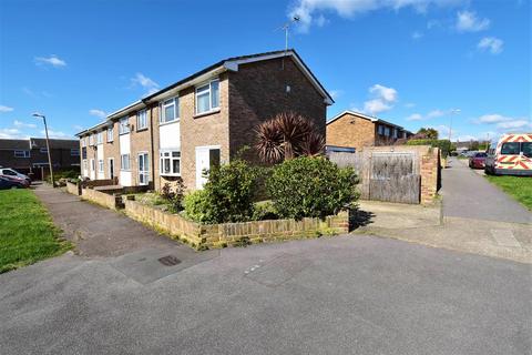 2 Aldrin Close, Stanford-le-hope, SS17 7DA