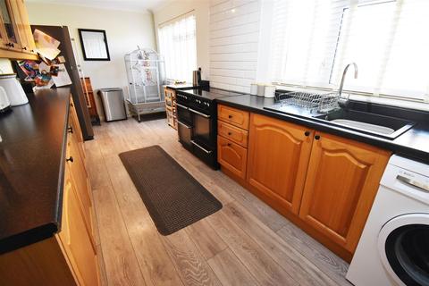 2 Aldrin Close, Stanford-le-hope, SS17 7DA