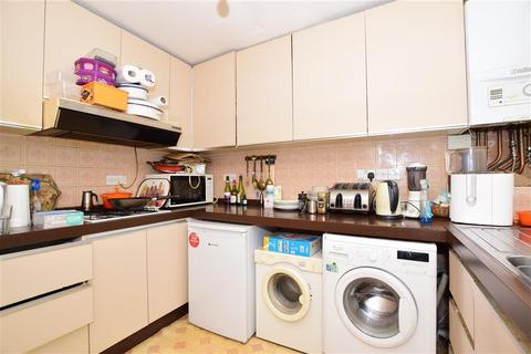 8 Wray Close, Hornchurch, RM11 1JX