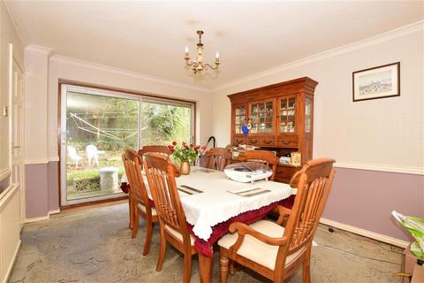 8 Wray Close, Hornchurch, RM11 1JX