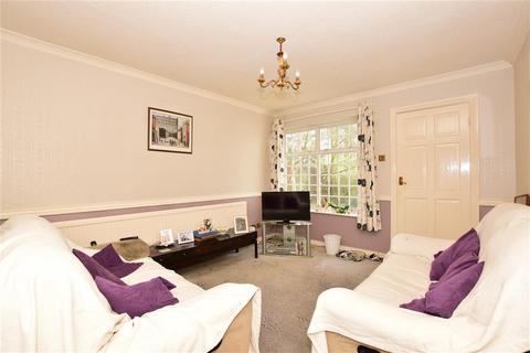 8 Wray Close, Hornchurch, RM11 1JX