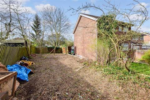 8 Wray Close, Hornchurch, RM11 1JX
