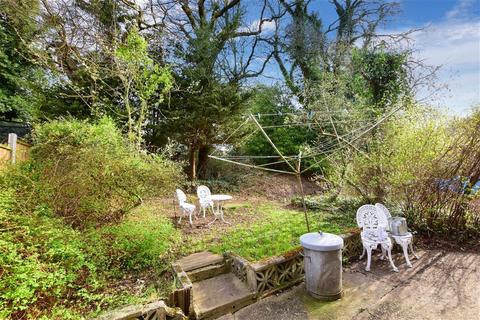 8 Wray Close, Hornchurch, RM11 1JX