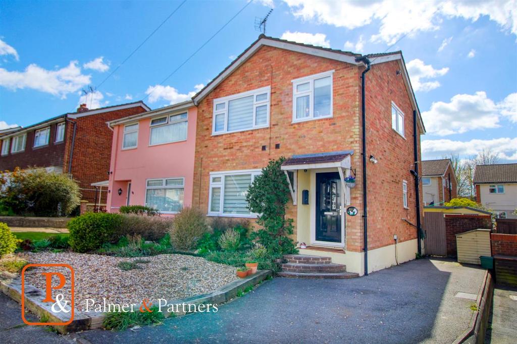 Broadlands Way, Colchester, CO4 3 bed semidetached house £285,000