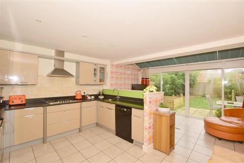 6 Halton Road, Kenley, CR8 5GN