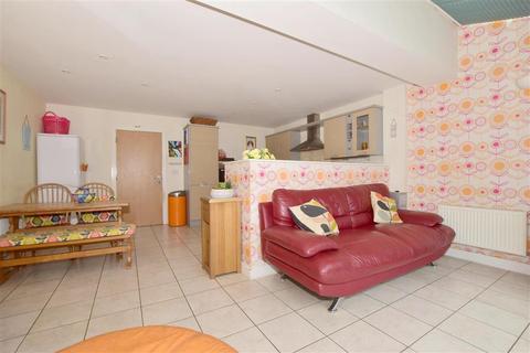 6 Halton Road, Kenley, CR8 5GN