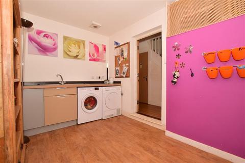 6 Halton Road, Kenley, CR8 5GN