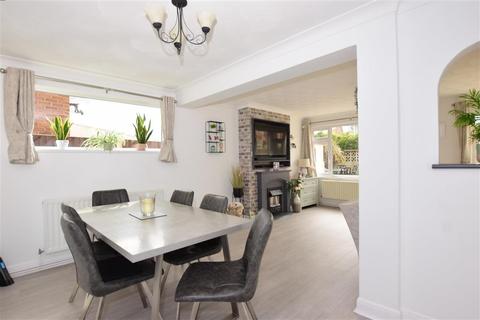 66 Artemis Close, Gravesend, DA12 2QN
