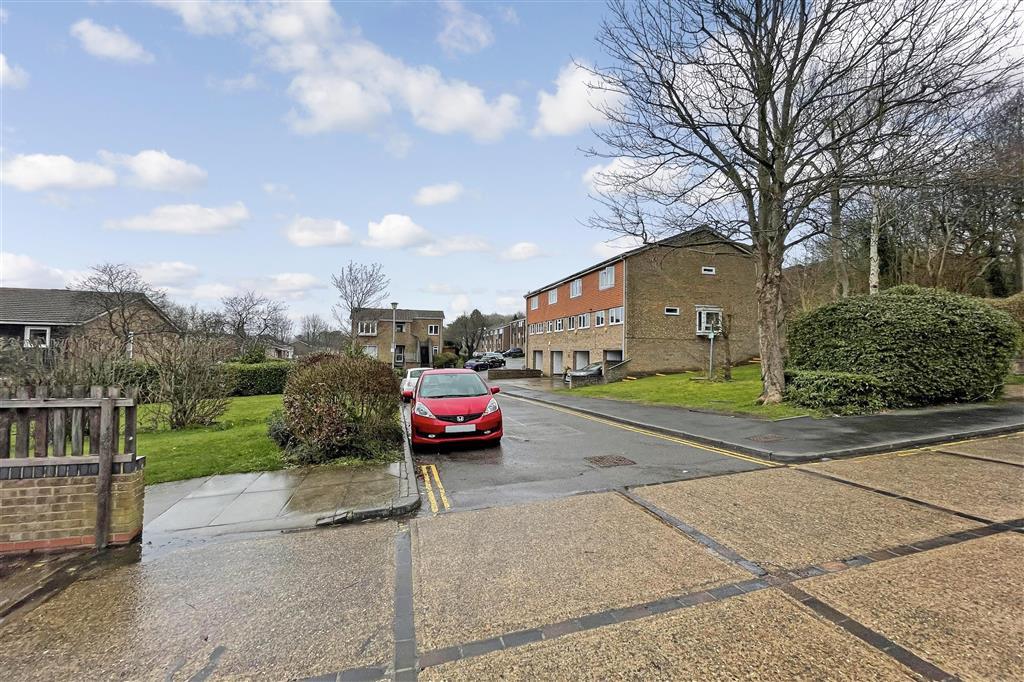 Sorrel Bank, Forestdale, Croydon, Surrey 2 bed ground floor