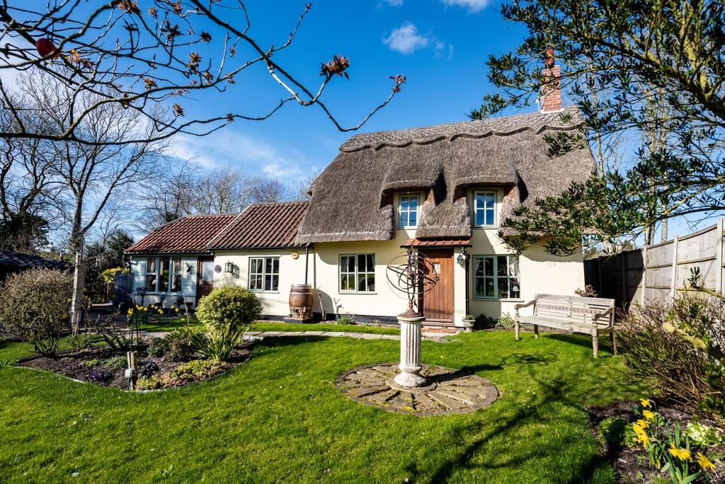 Carleton Rode 3 bed detached house £550,000