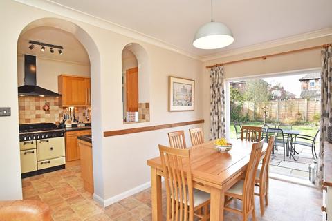 4 Almsford Walk, Harrogate, HG2 8EL