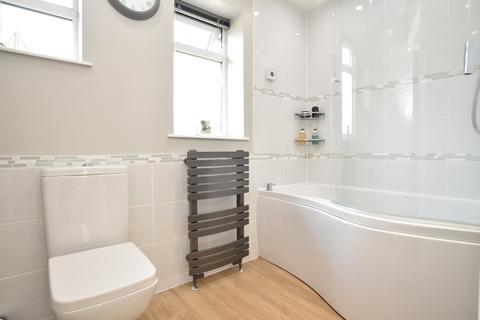 4 Almsford Walk, Harrogate, HG2 8EL
