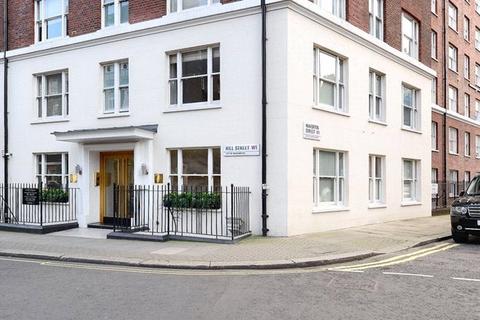 Studio to rent, Hill Street, London