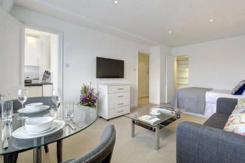 Studio to rent, Hill Street, London