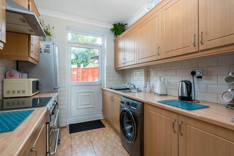 5 Alnwick Road, London, SE12 9BZ
