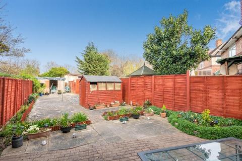 5 Alnwick Road, London, SE12 9BZ