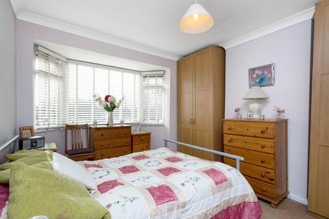 5 Alnwick Road, London, SE12 9BZ