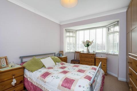 5 Alnwick Road, London, SE12 9BZ