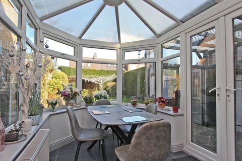 7 Howard Close, Walton On The Hill, Tadworth, KT20 7QF