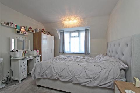 7 Howard Close, Walton On The Hill, Tadworth, KT20 7QF