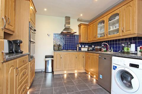 7 Howard Close, Walton On The Hill, Tadworth, KT20 7QF
