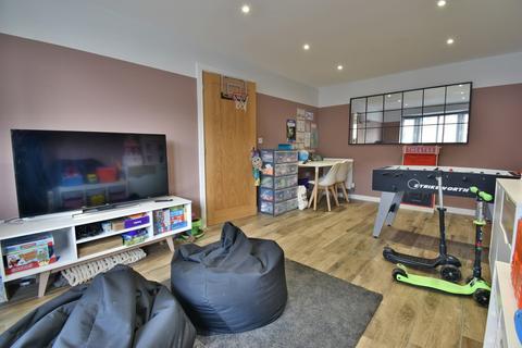 51 Sutton Crescent, Barton Under Needwood, Burton-on-trent, DE13 8FE