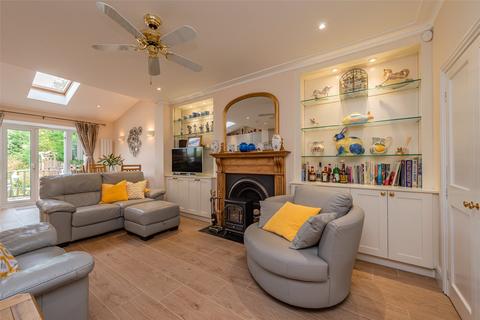 33 Cuddington Avenue, Worcester Park, KT4 7DB