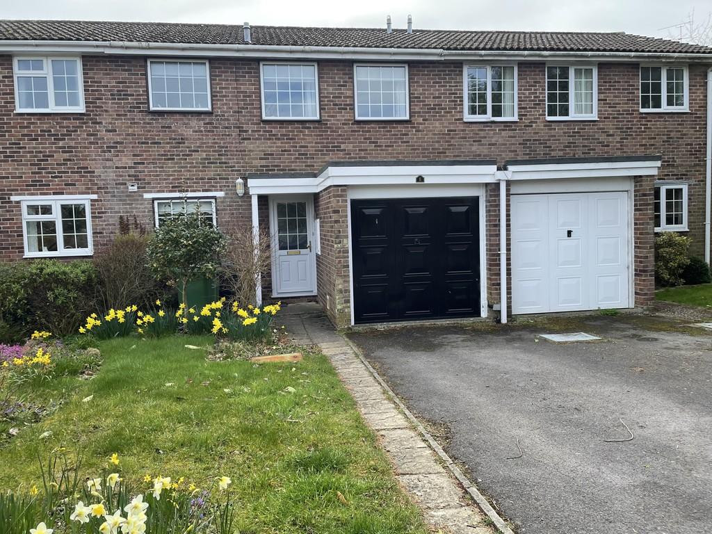 Dunn Crescent, Kintbury 3 bed terraced house £1,200 pcm (£277 pw)