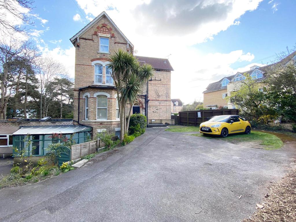 Bradburne Road, Town Centre 1 bed flat £700 pcm (£162 pw)