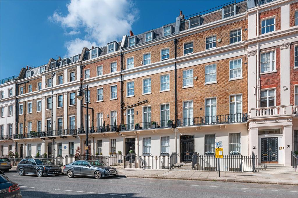 Eaton Place, London, SW1X 3 bed apartment to rent - £11,917 pcm (£2,750 pw)