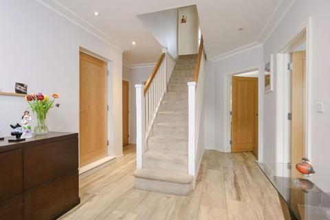 30 Halcyon Close, Oxshott, Leatherhead, KT22 0HA