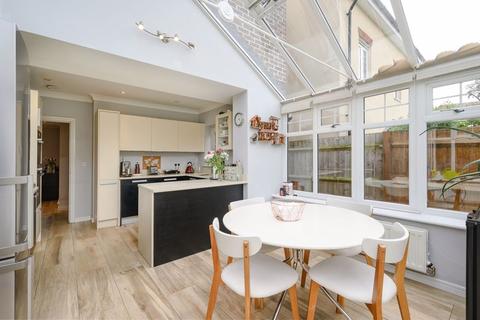 30 Halcyon Close, Oxshott, Leatherhead, KT22 0HA