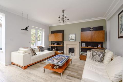 30 Halcyon Close, Oxshott, Leatherhead, KT22 0HA