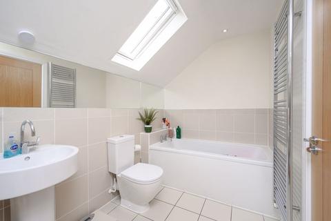 30 Halcyon Close, Oxshott, Leatherhead, KT22 0HA