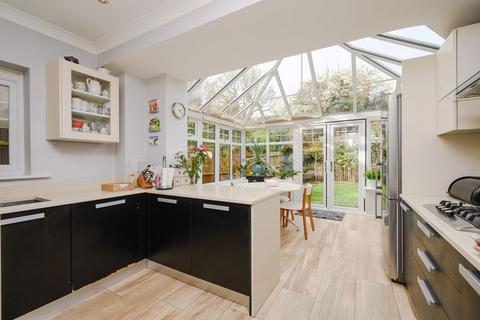 30 Halcyon Close, Oxshott, Leatherhead, KT22 0HA
