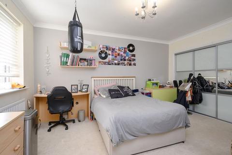 30 Halcyon Close, Oxshott, Leatherhead, KT22 0HA